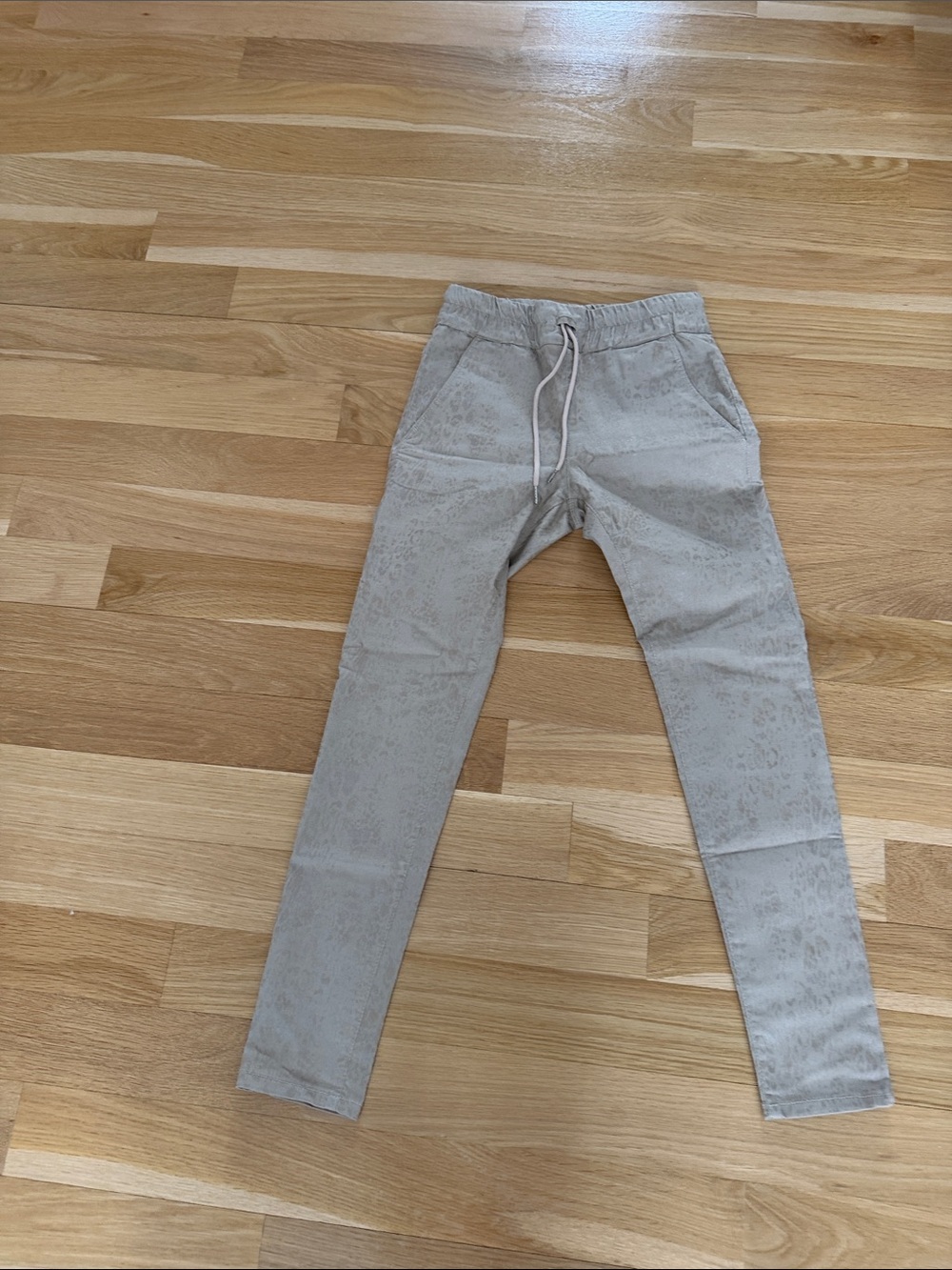 Slim Drawstring Skinny Pants in Light Taupe